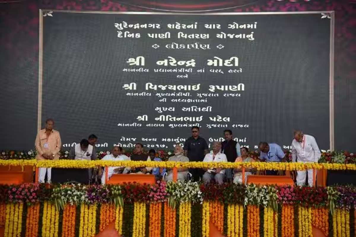 मोदी ने राजकोट इंटरनेशनल एयरपोर्ट का किया उद्घाटन, 2033 करोड़ रु की परियोजनाओं का किया लोकार्पण